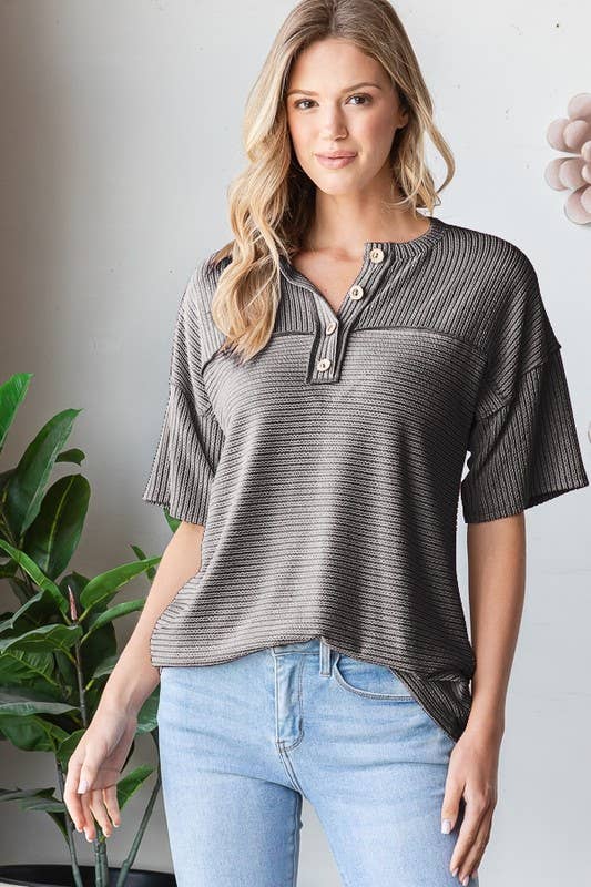 SHORT SLEEVE 2 TONE URBAN RIB BUTTON UP TOP