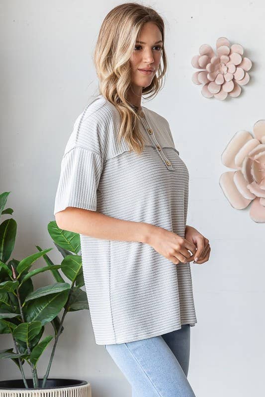 SHORT SLEEVE 2 TONE URBAN RIB BUTTON UP TOP