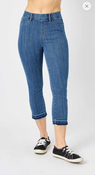 Judy Blue Pull On Capri Jeans