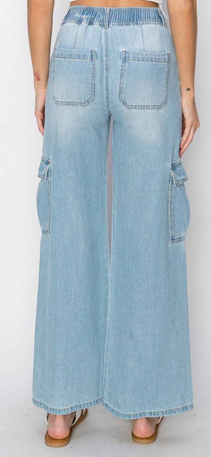 HIGH RISE WIDE CARGO JEANS