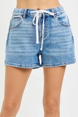 Elastic Waist Detailed Shorts